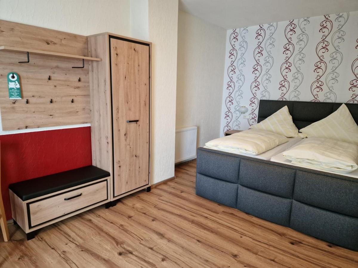 Hotel Weinhaus Am Stiftstor Treis-Karden Esterno foto