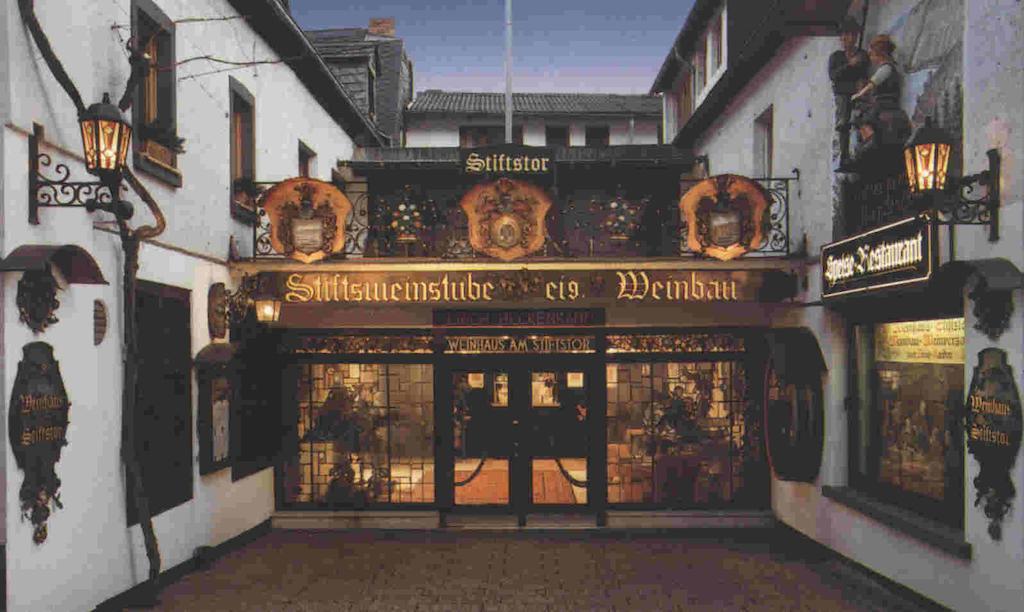 Hotel Weinhaus Am Stiftstor Treis-Karden Esterno foto